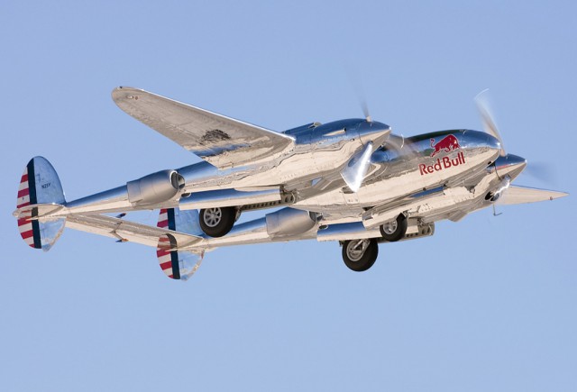Многоцелевой истребитель P-38 «Lightning»