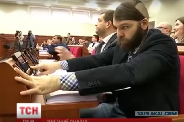 Мамаша савченко просит участок у Кличко