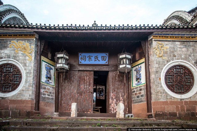 Пора завязывать с туристическими городами…