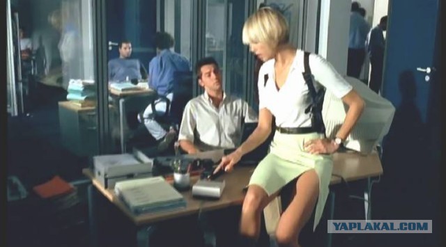 Французский актер Сэми Насери получил по лицу в московском караоке-баре