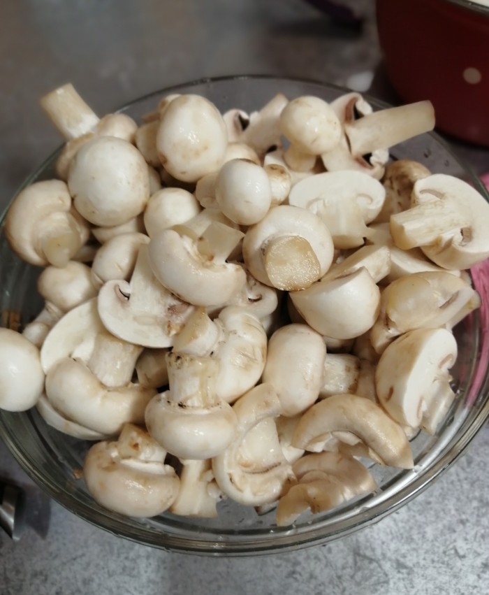 Быстромаринованные шампиньоны.