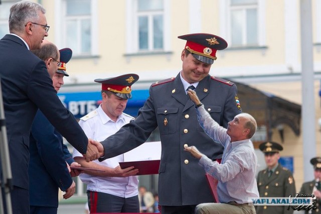 Фотожаба: Скромный милиционер