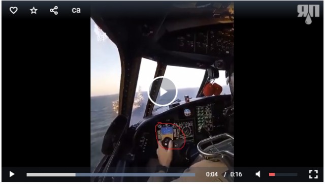 Самолет Grumman E-2D заходит на посадку на атомный авианосец