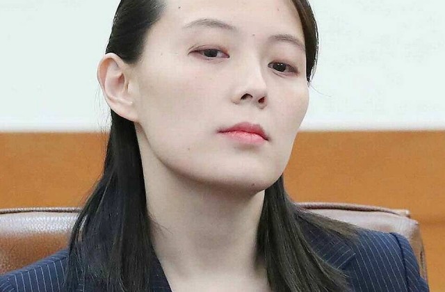 Ким Чен Ын проинспектировал вместе с дочерью новый курортный городок