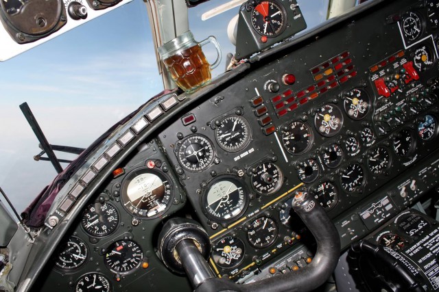 Посадить самолет "по стакану".