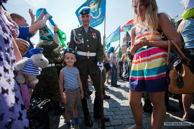 С Днем ВДВ, посоны!