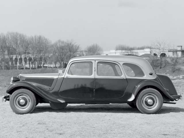От зубцов и боеприпасов до автомобиля Фантомаса: история и современность Citroën