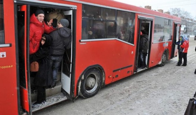 В Татарстане водитель набрал полный автобус людей без QR-кодов и отвез их в отдел полиции