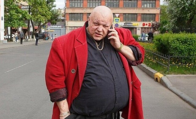 В Петербурге у бара «Руки Вверх» ограбили Барецкого. Шоумена увезли в больницу