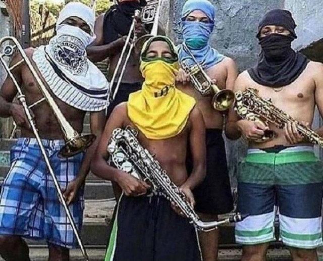 В Папуа-Новой Гвинее начались боевые действия.