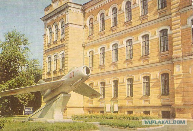 20 самых интересных авиапамятников