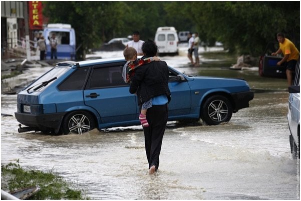 Жители Крымска нуждаются в серьезной поддержке