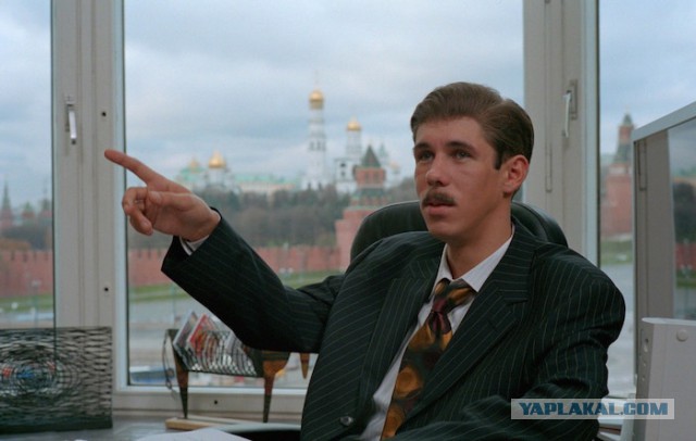 Трижды судимый мужчина с пауком на черепе стал депутатом