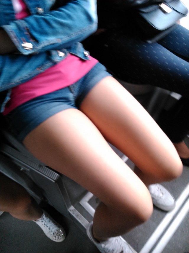 Лето! Булки на прогулке или девушки в шортах.