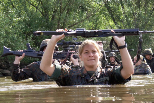 Вооружена и опасна