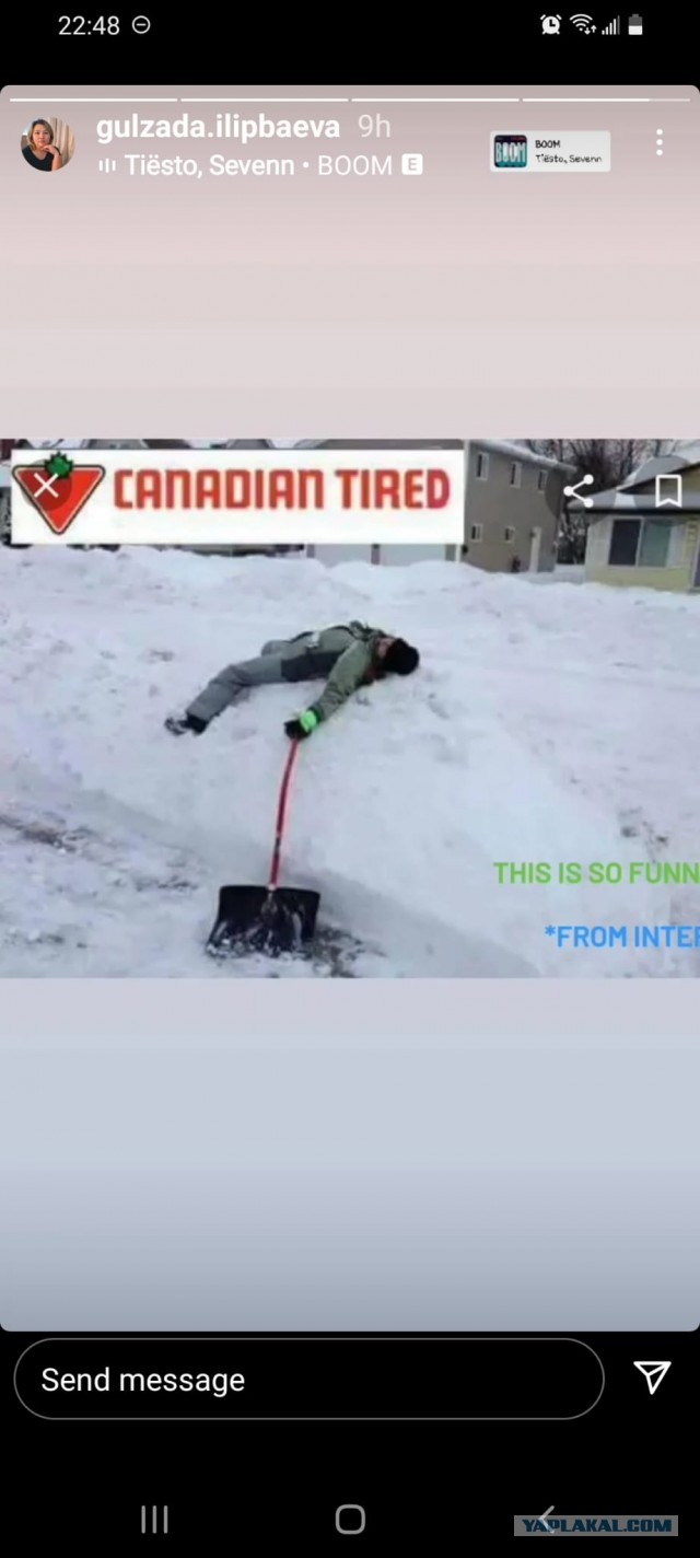 После сильной метели в Торонто девятилетнему мальчику пришлось расчищать улицу перед домом от снега