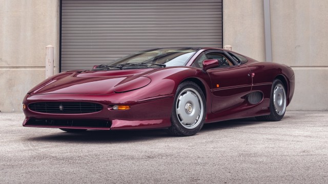 10 самых дорогих автомобилей аукциона Mecum за 2022 год.