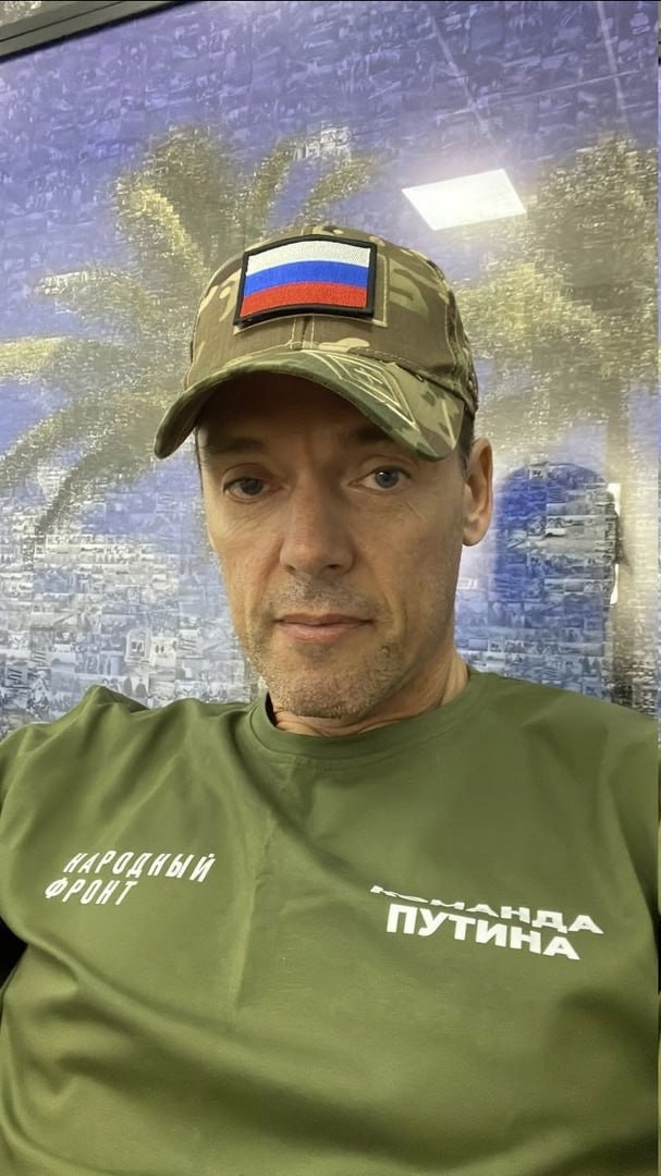 Вернувшегося из зоны СВО актера не пустили на ТВ из-за отказа снять бейсболку с флагом РФ