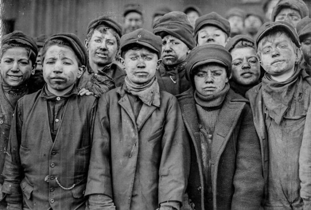Госдума может разрешить привлекать школьников с 16 лет к опасным работам