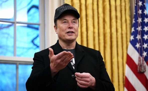 Илон Маск пообещал постепенный уход из политики