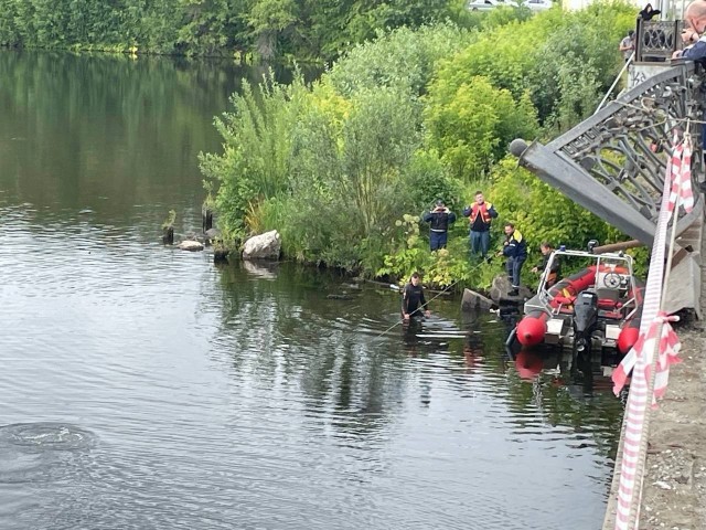 Нижний Тагил. Lexus на полной скорости вылетел с моста и рухнул в воду в Свердловской области
