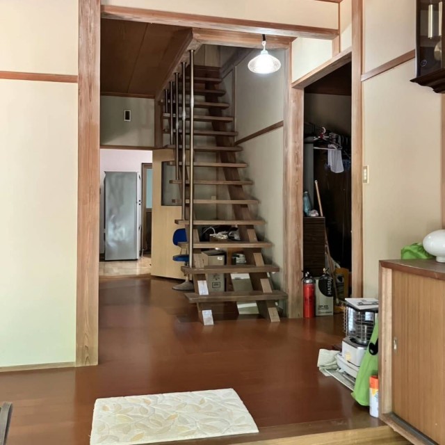 Дом $0 отдают в Японии — будущему владельцу достанется аж 112 квадратов неподалеку от гор и полная тишина вокруг