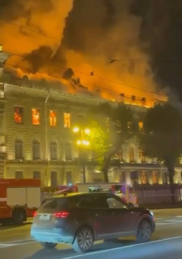 Масштабный пожар прямо напротив Исаакиевского собора