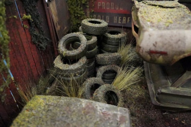 Диорама Garage Ford Thunderbird Convertible 1955 в гараже