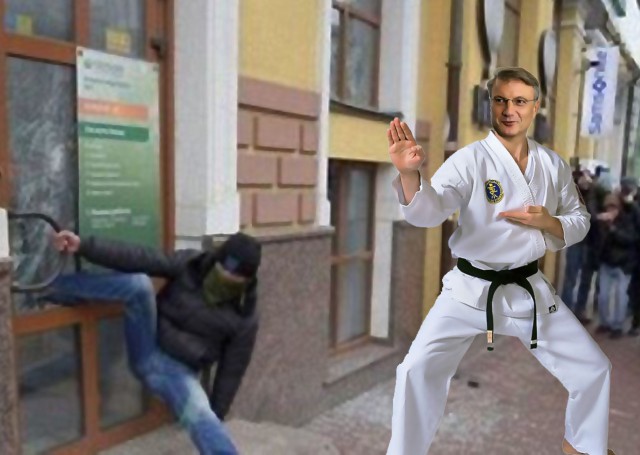 В Сети высмеяли украинского радикала, застрявшего в двери Сбербанка