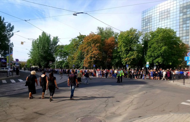 На прощание с Захарченко в Донецке пришли более 120 тысяч человек