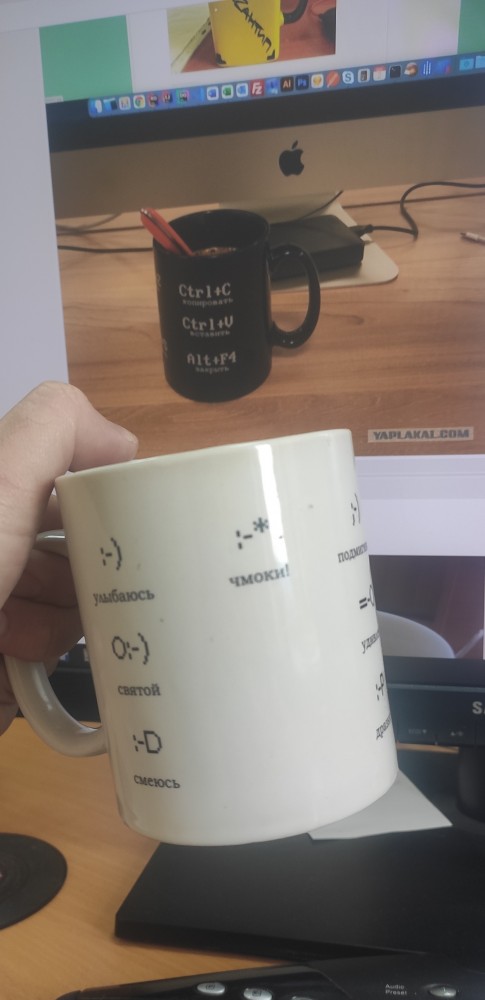 А из какой кружки вы пьёте на работе?