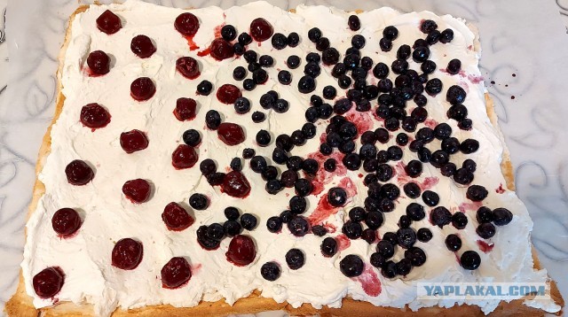 Рулет меренговый