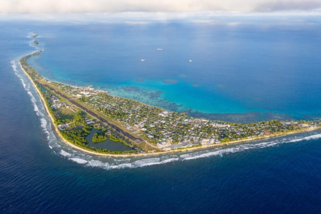 Государство Тувалу закрепило в конституции, что оно продолжит существовать, даже если уйдёт под воду из-за повышения уровня океана
