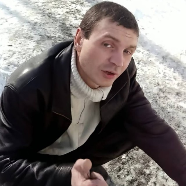 Привыкли руки к штопорам. А мне столики по душе.