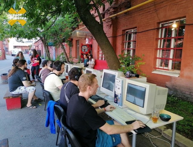 Компьютерный клуб для престарелых подростков обнаружили в Петербурге