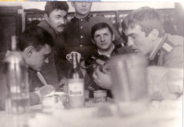 А давайте в честь праздника, выкладывать свои армейские фотки уважаемые яповцы