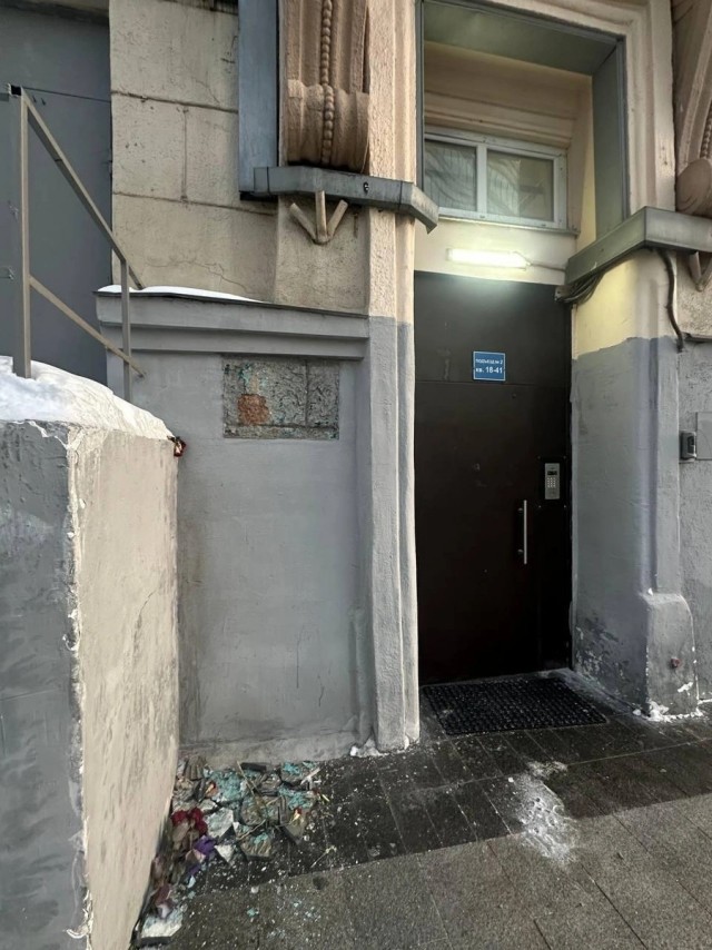 В Москве неизвестные разбили мемориальную доску на доме, возле которого была убита Политковская