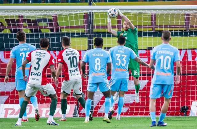 Лев Лещенко: «Раздражает, когда в футболе или баскетболе на поле по девять черных»