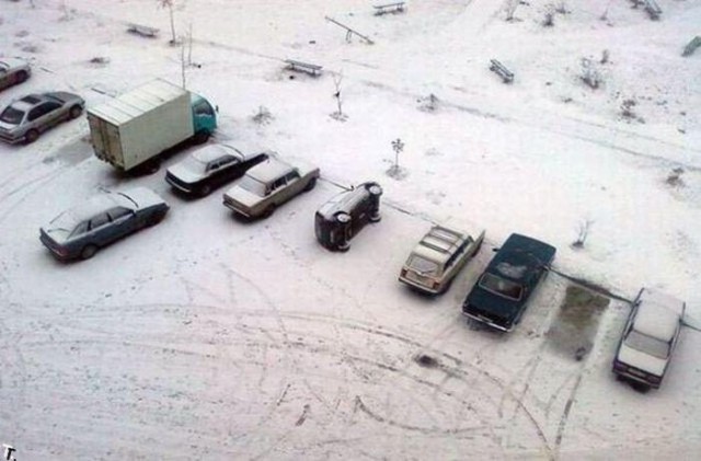 Веселые водители, которые паркуются необычным способом