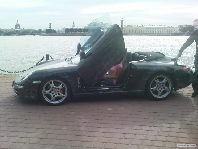 Авто Вернисаж на Неве.