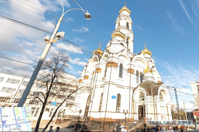 В Екатеринбург к скверу приехал ОМОН. Все, похоже, серьезно