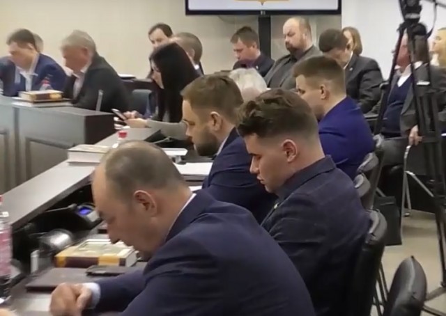 Прячьте ваших женщин! Депутат "бровки и ноготочки" поздравил женщин с 8 марта