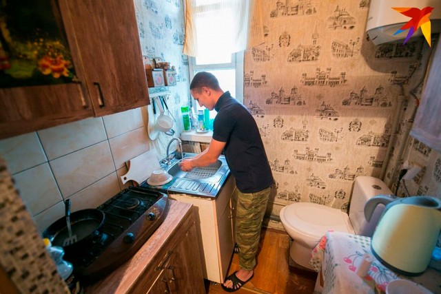 Учительница напугала Twitter, показав квартиру, которую можно снять в Московской области на её зарплату