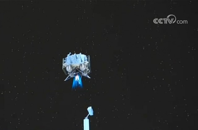 Китайский зонд "Чанъэ-5" успешно сел на Луну