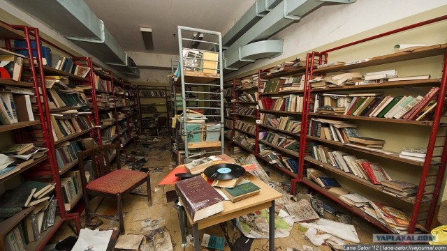 Пионерский лагерь с бассейном и бомбоубежищем