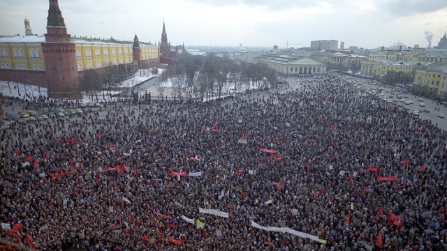 1993 год России в фотографиях: генерал Руцкой, бомбилы и новые русские