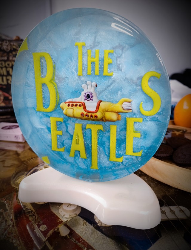 Желтая подводная лодка .