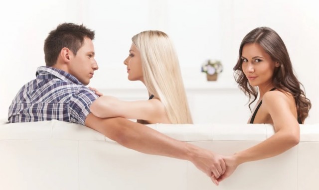 Почему бабы боятся измены мужа. На самом деле бабам пофиг про секс