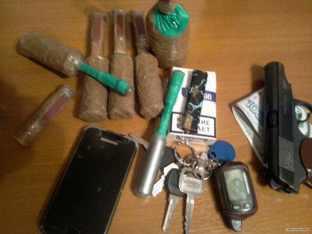 Кто что носит в карманах