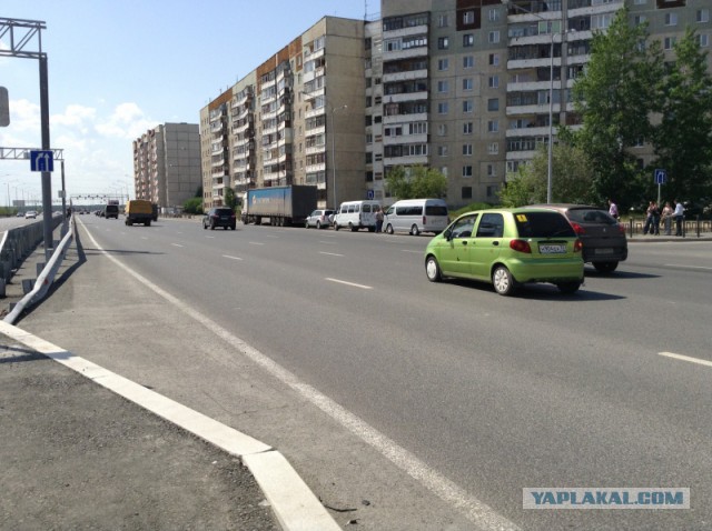 Тюменские дорожники ударились головой и нарисовали разметку